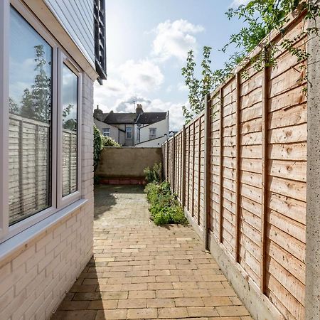 2 Bedrooms Serviced Apartment Excel Exhibition Centre, O2 Arena, Stratford Olympic City, Forest Gate, Central Лондон Екстер'єр фото