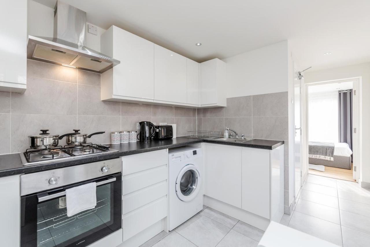 2 Bedrooms Serviced Apartment Excel Exhibition Centre, O2 Arena, Stratford Olympic City, Forest Gate, Central Лондон Екстер'єр фото