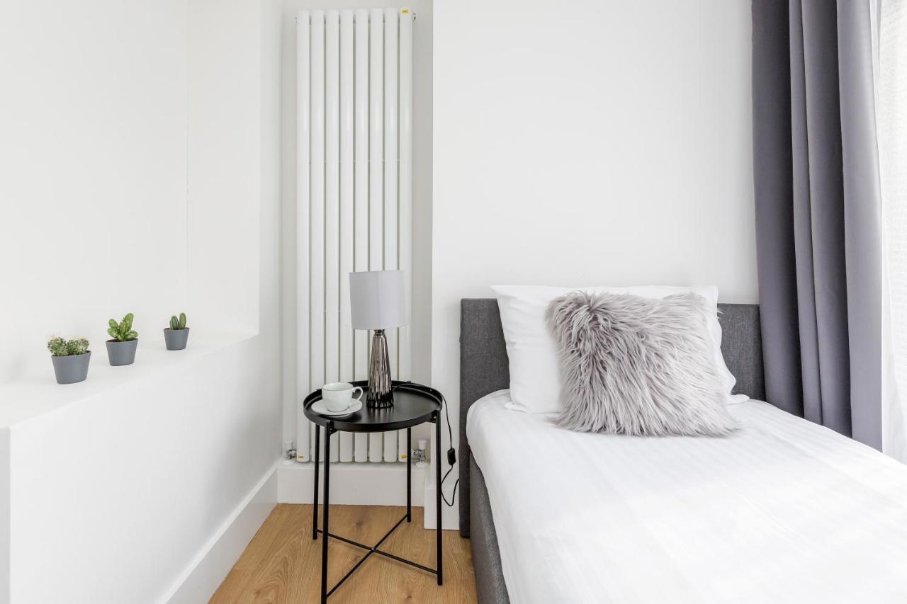 2 Bedrooms Serviced Apartment Excel Exhibition Centre, O2 Arena, Stratford Olympic City, Forest Gate, Central Лондон Екстер'єр фото